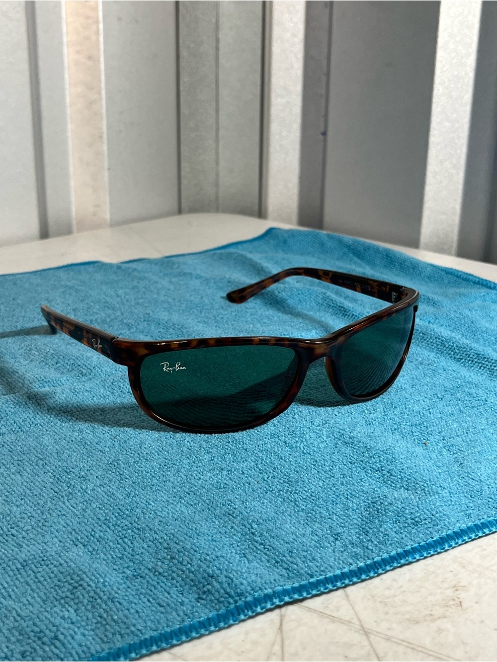 Ray-Ban Wraparound Sunglasses Tortoise Frame Polarized 64-20-134